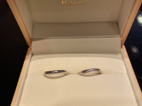 【ケイウノ ブライダル(K.UNO BRIDAL)の口コミ】 二色使いのデザインに一目惚れしました。公式サイトに掲載されている画像…