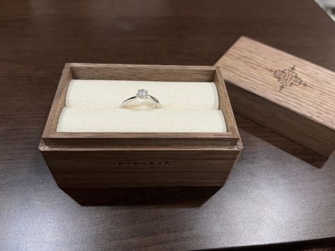 【PORTADA(ポルターダ)の口コミ】 もともと一粒ダイヤのシンプルなものを探していました。
ショップで様々な…