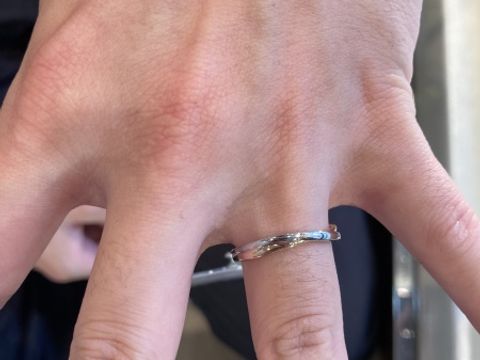 【Ginza Rim(銀座リム)の口コミ】 女性用のリングからダイヤを除いたデザインで、カラーがコンビネーション…