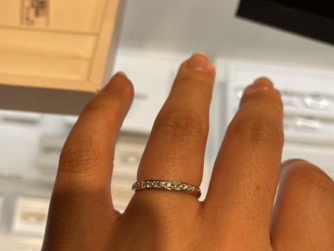 【Ponte Vecchio(ポンテヴェキオ)の口コミ】 デザインは豊富な方なのではと感じました。


リングはどちらかと言うと細…