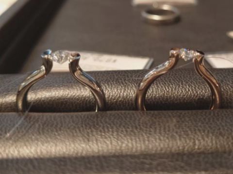 【NIESSING(ニーシング)の口コミ】 最初見た時には石座が無い状態でどうやってダイヤを止めているのか不思議…