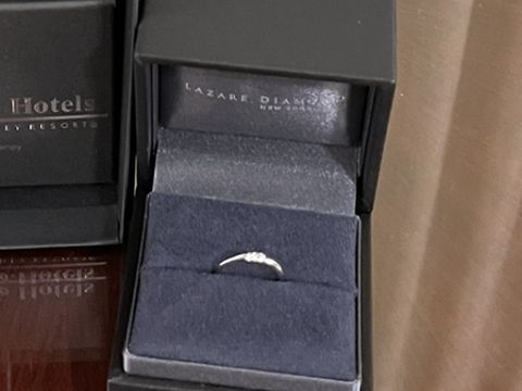 【ラザール ダイヤモンド(LAZARE DIAMOND)の口コミ】 普段使いできる指輪が欲しかった為、一粒ダイヤではなく、あえてこのデザ…