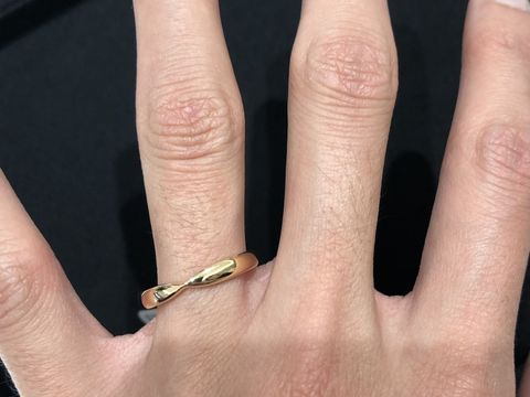 【ティファニー(Tiffany & Co.)の口コミ】 シンプルながら、繊細な曲線で有機的な印象を受けました。また、実際つけ…