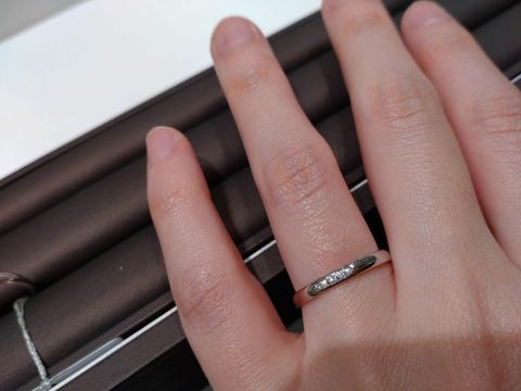 【アイプリモ(I-PRIMO)の口コミ】 ユノーという指輪です。初めはストレートでシンプルなデザインを希望して…