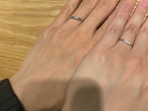 【BIJOUPIKO(ビジュピコ)の口コミ】 ライン状にダイヤが並んでいて指がとても綺麗で上品に見えました。
男性デ…