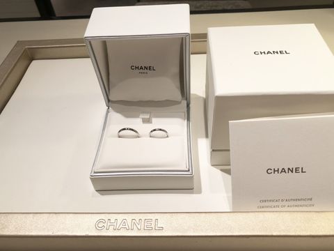 【シャネル(CHANEL)の口コミ】 周りと被らないデザイン、ブランドで有名にも関わらず手頃な値段だったの…