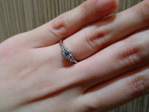 【la ape(ラ・アーペ)の口コミ】 ダイヤでプロポーズをして頂いたので、後日デザインを決めにいきました。…