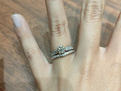 【4℃ BRIDAL(ヨンドシーブライダル)の口コミ】 指輪のデザインと素材が豊富でバリエーション豊かでいろいろなデザインを…