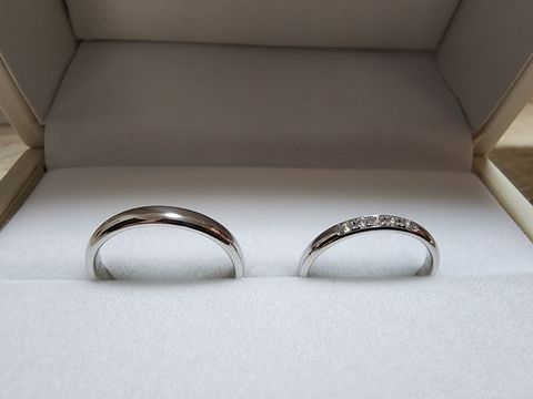 【宝寿堂(ほうじゅどう)の口コミ】 結婚指輪はシンプルなものが良く、彼女はメレが付いている可愛い感じのを…