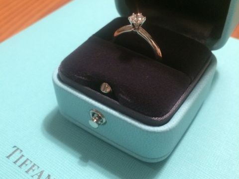 【ティファニー(Tiffany & Co.)の口コミ】 結婚指輪や他のリングと重ね付けができるもの、冠婚葬祭以外の日常生活で…