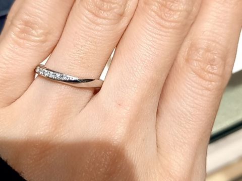 【ROYAL ASSCHER(ロイヤル・アッシャー)の口コミ】 白色の輝きを得意としているブランドですが、まさにその通りで光が当たる…