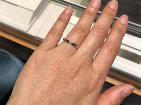 【銀座ダイヤモンドシライシの口コミ】 スクエアのダイヤモンドは光り方が特徴的で、ピカピカというよりは濡れた…