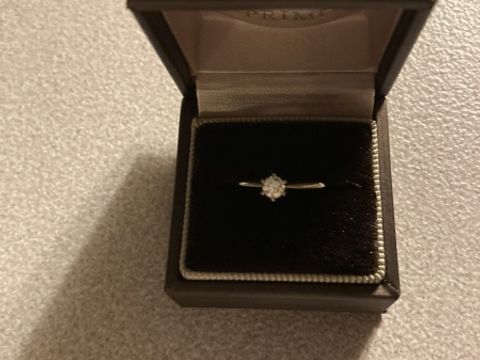 【アイプリモ(I-PRIMO)の口コミ】 デザインはシンプルで、結婚指輪と一緒に付けれるようなものを探していま…