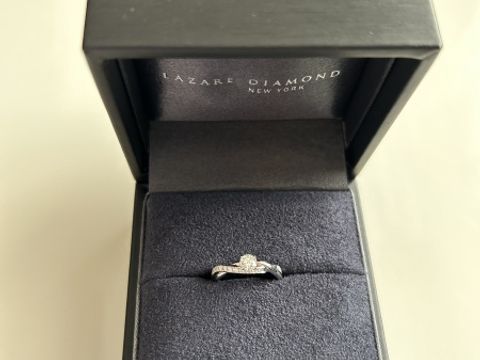 【ラザール ダイヤモンド(LAZARE DIAMOND)の口コミ】 シンプルなダイヤ1粒デザインの指輪がThe婚約指輪という感じはしたのです…