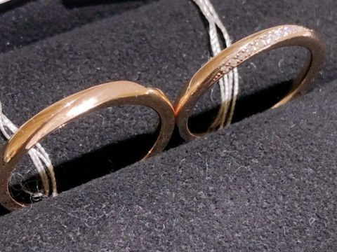 【TRECENTI(トレセンテ)の口コミ】 上面に斜めのラインで入っているメレダイヤモンドが印象的なリング。メレ…