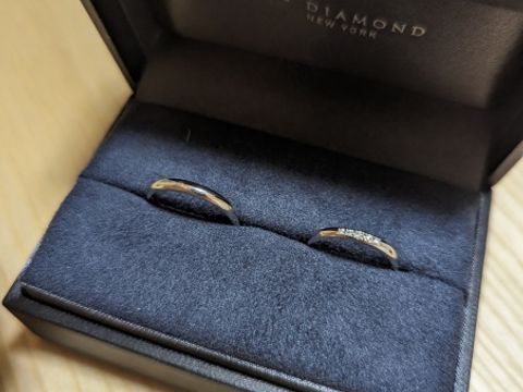 【ラザール ダイヤモンド(LAZARE DIAMOND)の口コミ】 ダイヤモンドが5石入っており、シンプルながらも輝きを楽しめる所が気に入…