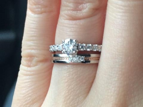 【アイプリモ(I-PRIMO)の口コミ】 婚約指輪はやっぱりギラギラがいいと思い、何店舗か同じようなデザインで…