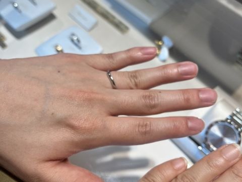 【ブルガリ(BVLGARI)の口コミ】 ウェーブで指が綺麗に見えます。どのブランドさんよりも石が大きいためゴ…