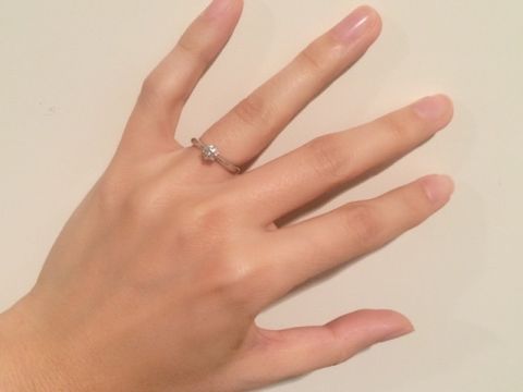 【ティファニー(Tiffany & Co.)の口コミ】 実物を見る前から決めていました。婚約指輪といえばティファニーのソリテ…