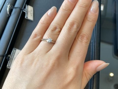 【エクセルコダイヤモンド(EXELCO DIAMOND)の口コミ】 シンプルかつ王道デザインですが、少しウェーブになっている点がシンプル…