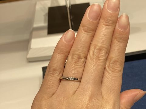 【4℃ BRIDAL(ヨンドシーブライダル)の口コミ】 普通のストレートのリングではなく、表面にひねりが入っていたり、ダイヤ…