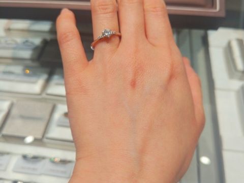 【アイプリモ(I-PRIMO)の口コミ】 指輪のデザインが気になったのがきっかけです。
高額な買い物のためとても…