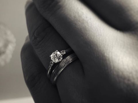 【杢目金屋(もくめがねや)の口コミ】 シンプルだけれども1粒のダイアモンドの存在感があるようなデザインにした…