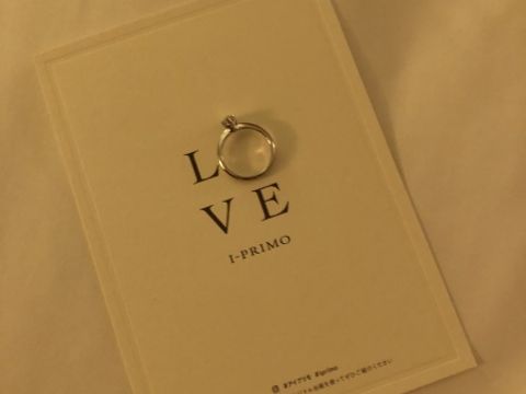 【アイプリモ(I-PRIMO)の口コミ】 まずはダイヤモンドの品質にこだわりました。そのうえで彼女の好みのシン…