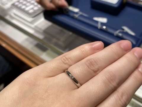 【銀座ダイヤモンドシライシの口コミ】 一粒のダイヤモンドなのはよくあるデザインなのですが、石が浮いて留めて…