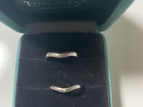 【ティファニー(Tiffany & Co.)の口コミ】 妻の好みというのが1番と
ペアで同じ形が良かったので揃えました。
形を揃…