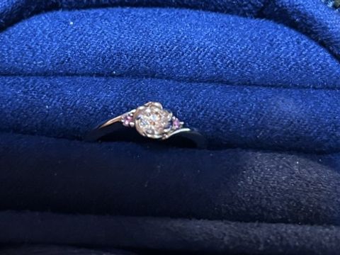 【TRECENTI(トレセンテ)の口コミ】 ダイヤモンドの枠が花の形になっていることで、可愛さもさることながら、…