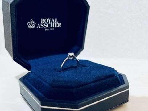 【ROYAL ASSCHER(ロイヤル・アッシャー)の口コミ】 ブランドの本拠地に所縁あり、ロイヤルアッシャーで選ぼうと決めていまし…