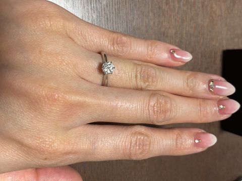 【エクセルコダイヤモンド(EXELCO DIAMOND)の口コミ】 一粒の0.5カラットのダイヤモンドのデザインです。
ダイヤモンドのみを見…