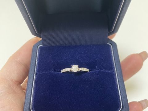 【銀座ダイヤモンドシライシの口コミ】 プロポーズリングでダイヤモンドだけ贈ってもらったためです。ダイヤの石…