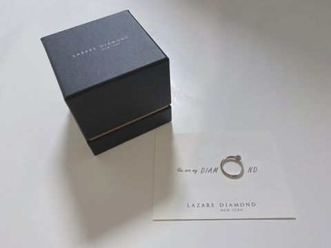 【ラザール ダイヤモンド(LAZARE DIAMOND)の口コミ】 立て爪タイプが良いけど服などに引っかかりにくく、上からのデザインも横…