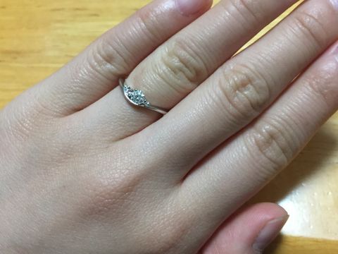 【Mariage ent(マリアージュエント)の口コミ】 プロポーズの時に仮の婚約指輪を渡して、OKをもらった後に彼女の好きな指…
