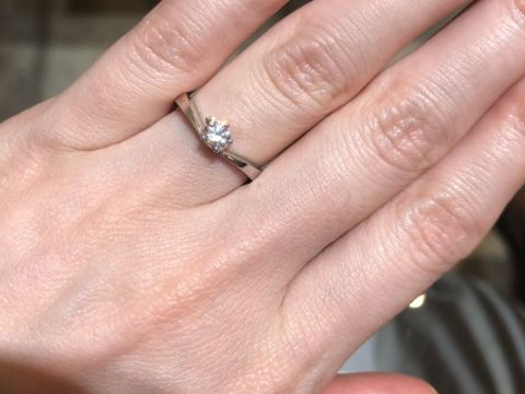 【杢目金屋(もくめがねや)の口コミ】 今までVラインのリングは自分の指に合わないと思っていましたが、その認識…