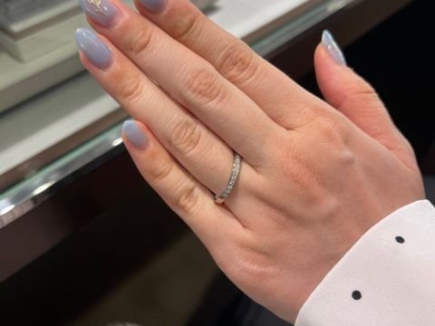 【アイプリモ(I-PRIMO)の口コミ】 半周ダイヤモンドが着いており、キラキラが好きなので、デザインがとても…