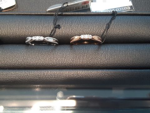 【エクセルコダイヤモンド(EXELCO DIAMOND)の口コミ】 ザ 結婚指輪という感じの、幅が太めのしっかりしたリングが多い。
若い人…