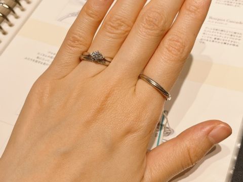 【銀座ダイヤモンドシライシの口コミ】 一つ一つの指輪にストーリーがあり、パンフレットを読んでいてすごく幸せ…