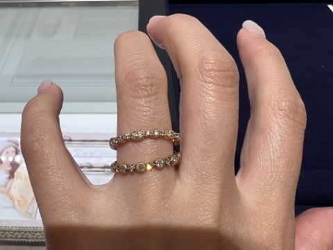 【BIJOUPIKO(ビジュピコ)の口コミ】 カタログを見て気になるものをスタッフさんに伝えると可愛いものからシン…