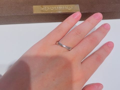 【TOMOE(トモエ)の口コミ】 シンプルかつ、遊び心のある個性的なデザインがとても気に入りました。ダ…