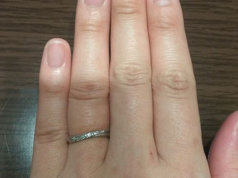 【STAR JEWELRY(スタージュエリー)の口コミ】 マリッジリングと重ね付けしたかったので、S字ラインの指輪を探していまし…