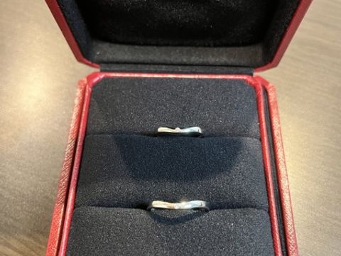 【カルティエ(Cartier)の口コミ】 婚約指輪と同じシリーズにしました。日常的につけるのでどんなシーンでも…