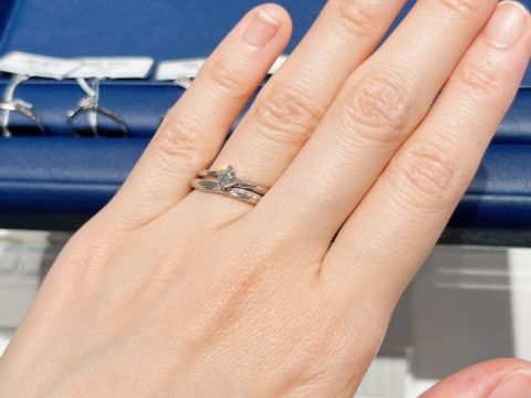 【Gran‐D(グランディー)の口コミ】 指が長く見えるデザインが多いなと思いました。また着け心地を重視したデ…