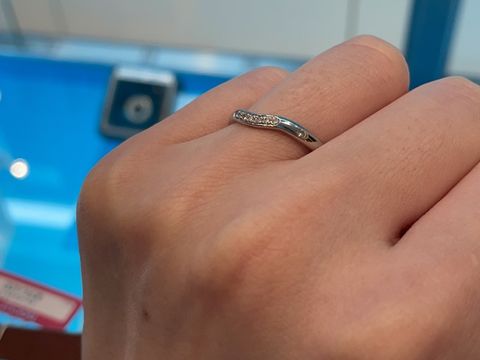 【【閉業】フラー・ジャコー(FURRER-JACOT)の口コミ】 鍛造製法です。ゆるめのVカーブなので、指が細長くみえる効果があると思い…