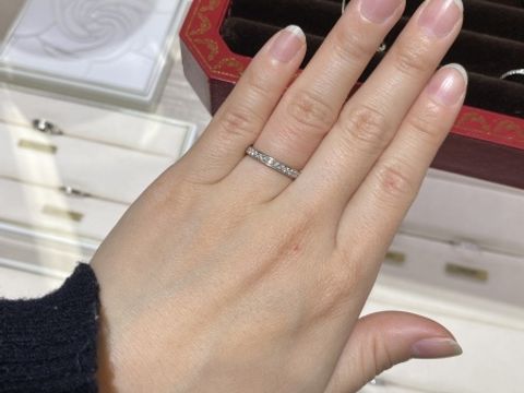 【カルティエ(Cartier)の口コミ】 全周ダイヤのストレートタイプ。ダイヤがあるデザインが可愛くて試着した…