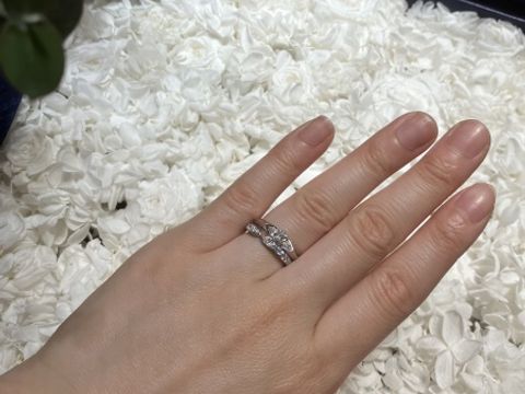【ショーメ(CHAUMET)の口コミ】 結婚指輪、婚約指輪ともデザインが1番気に入ったのでこちらに決めました。…
