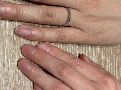 【ティファニー(Tiffany & Co.)の口コミ】 小さなダイヤモンドが3石並んだシンプルなデザインでした。さりげなくダイ…