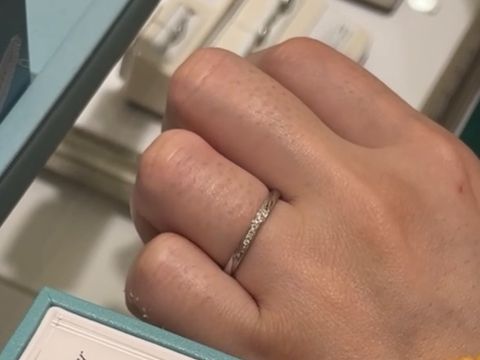 【LUCIE(ルシエ)の口コミ】 海、波をイメージして作られていてシンプルで可愛いです。細身のタイプで…